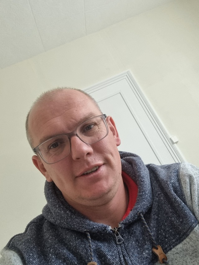 Profil de Marshall, 42 ans, Annonce Gay à Stuppicht