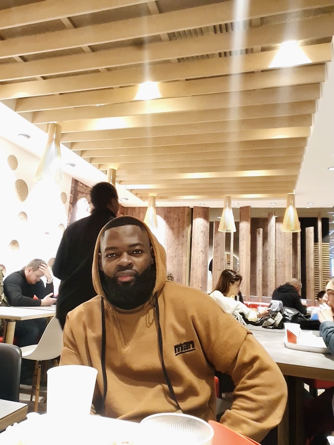 Profil de Roanne, 33 ans, Annonce Gay à Roder