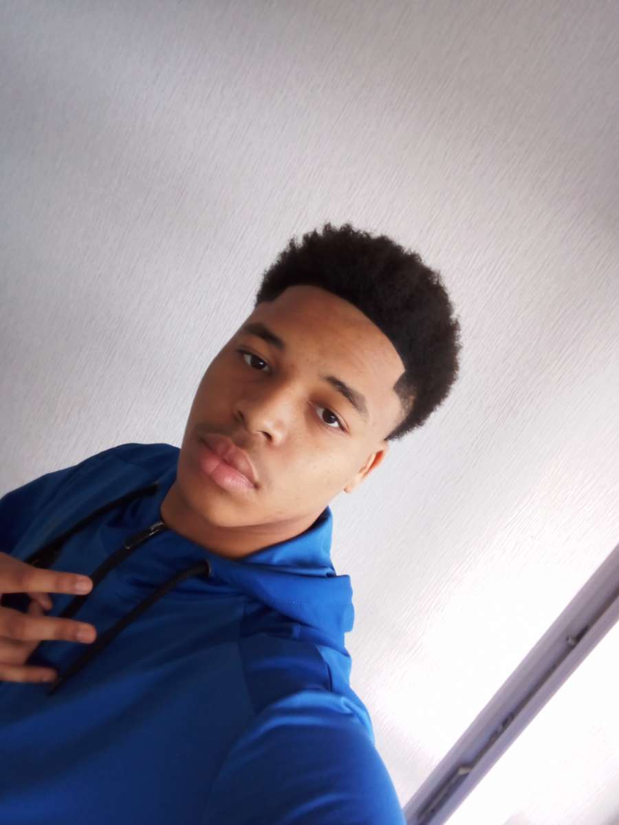 Profil de Icare, 20 ans, Annonce Gay à Kaesfurt