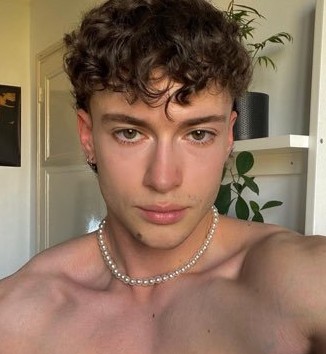 Profil de Melvine, 24 ans, Annonce Gay à Consthum