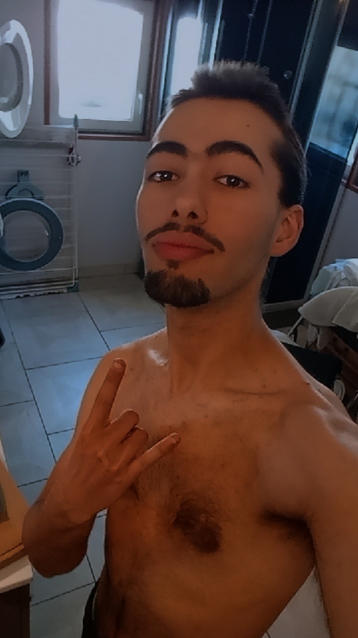 Profil de Enzio, 22 ans, Annonce Gay à Kaesfurt