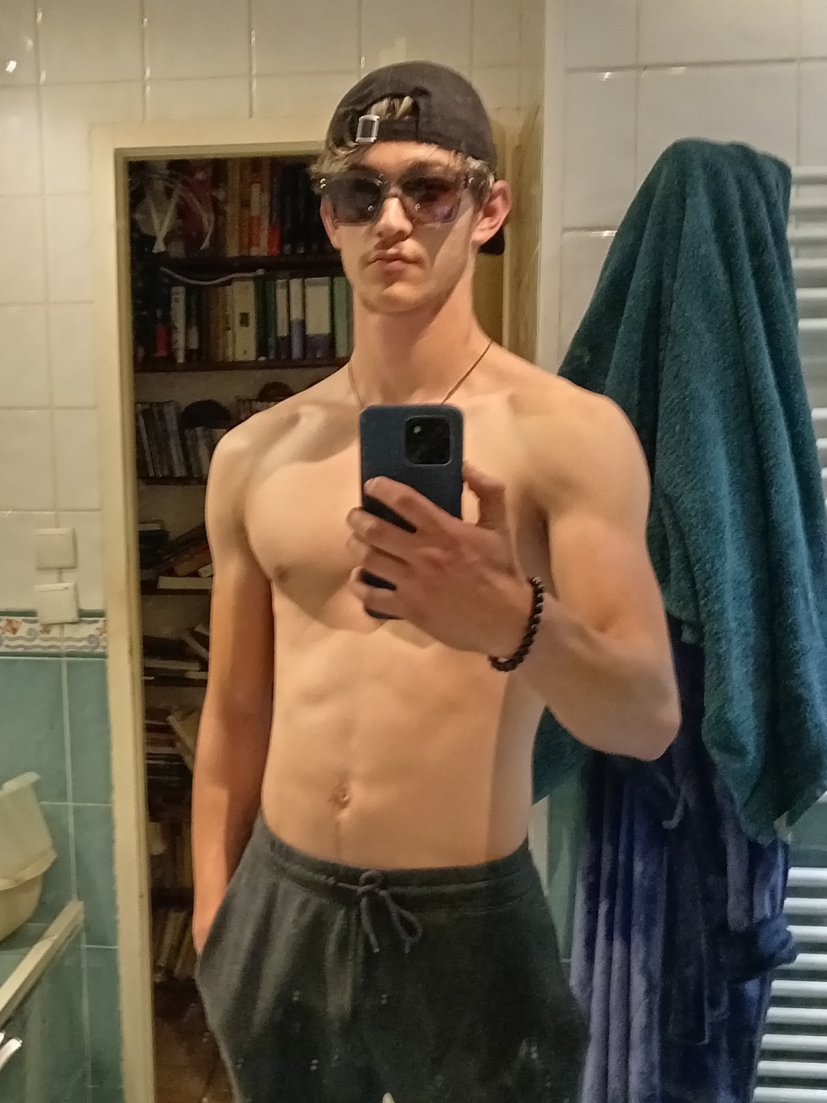 Profil de Hector, 20 ans, Annonce Gay à Doncols