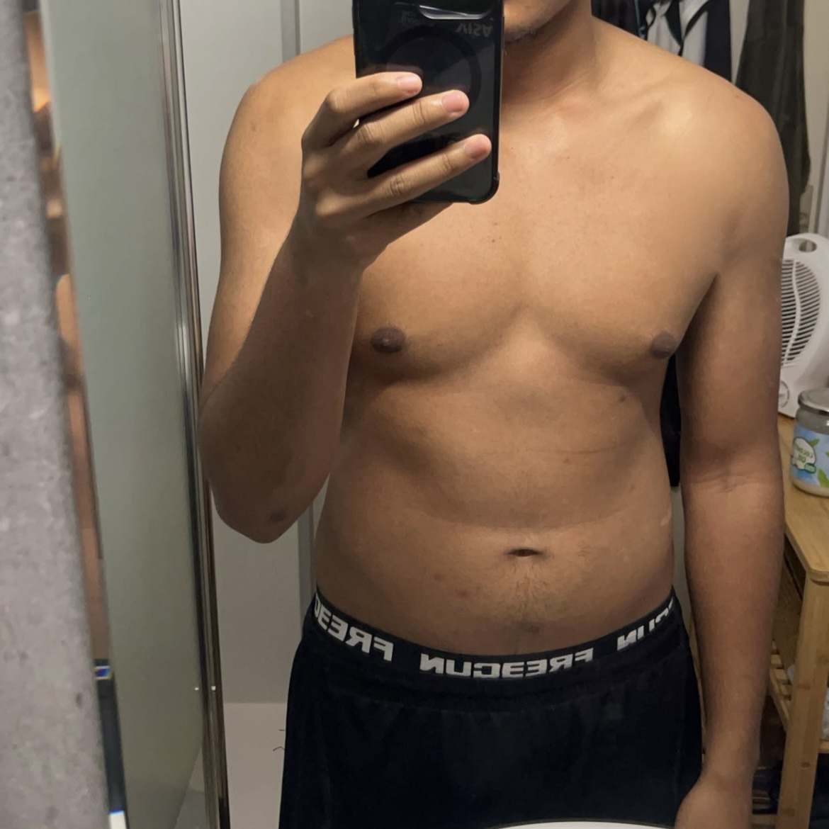 Profil de Jun, 21 ans, Annonce Gay à Stuppicht