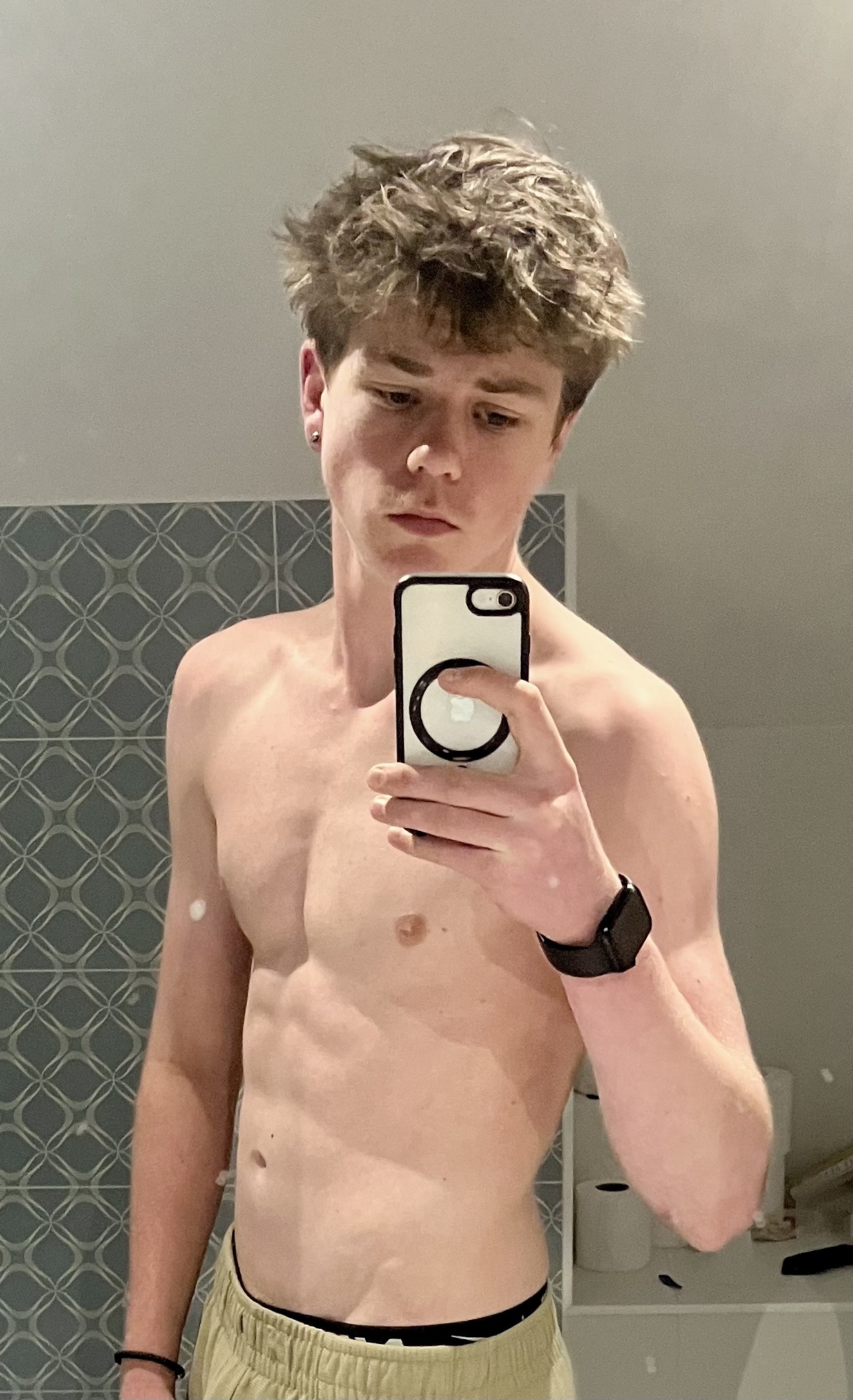 Profil de Redha, 19 ans, Annonce Gay à Finsterthal