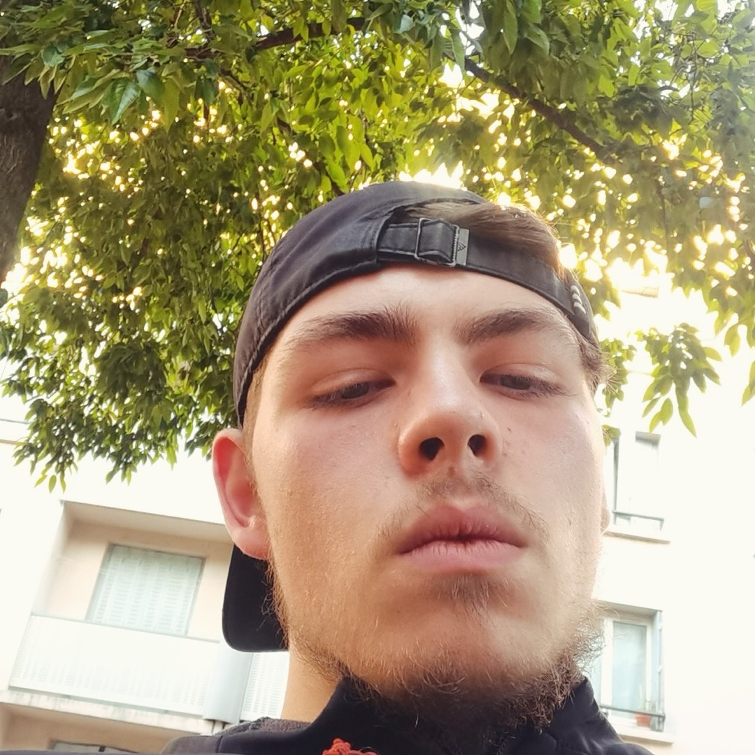 Profil de Errol, 20 ans, Annonce Gay à Mompach