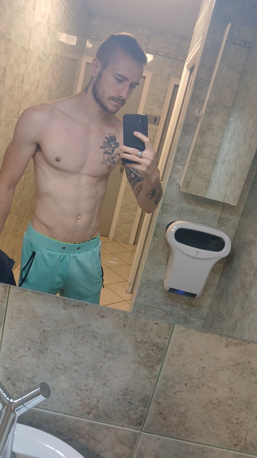 Profil de Darian, 26 ans, Annonce Gay à Wilwerdange